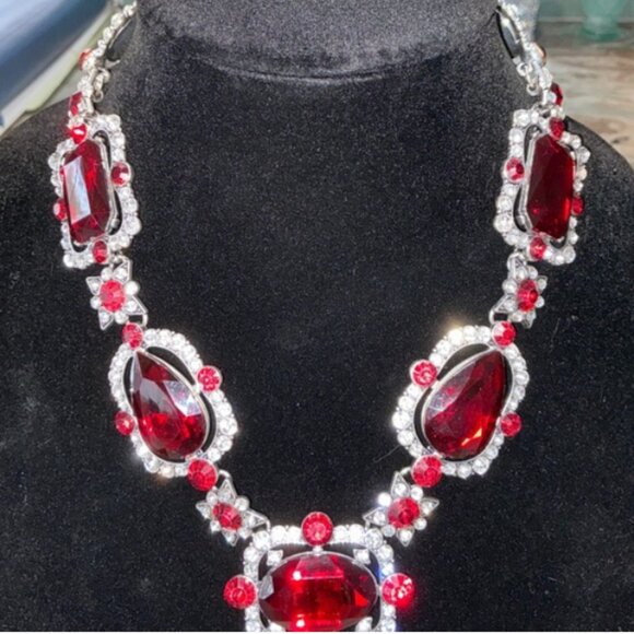 #44. RED RHINESTONE STATEMENT NECKLACE - Picture 1 of 4